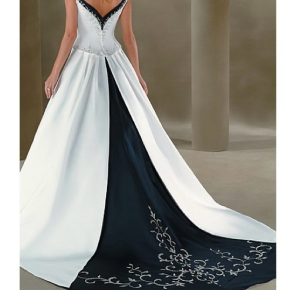 Brand new,never worn, Bonny Wedding gown